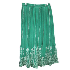 ANTHONY Richards green with white details